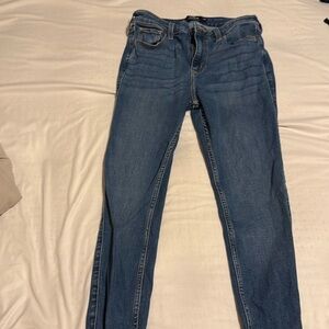 Brand New Hollister Jeans, Never worn!